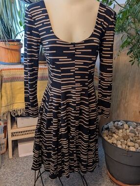Anthropology HD In Paris LS Rayon/Nylon BlkTan Strpd Fit N Flare Uneck Dress Sm